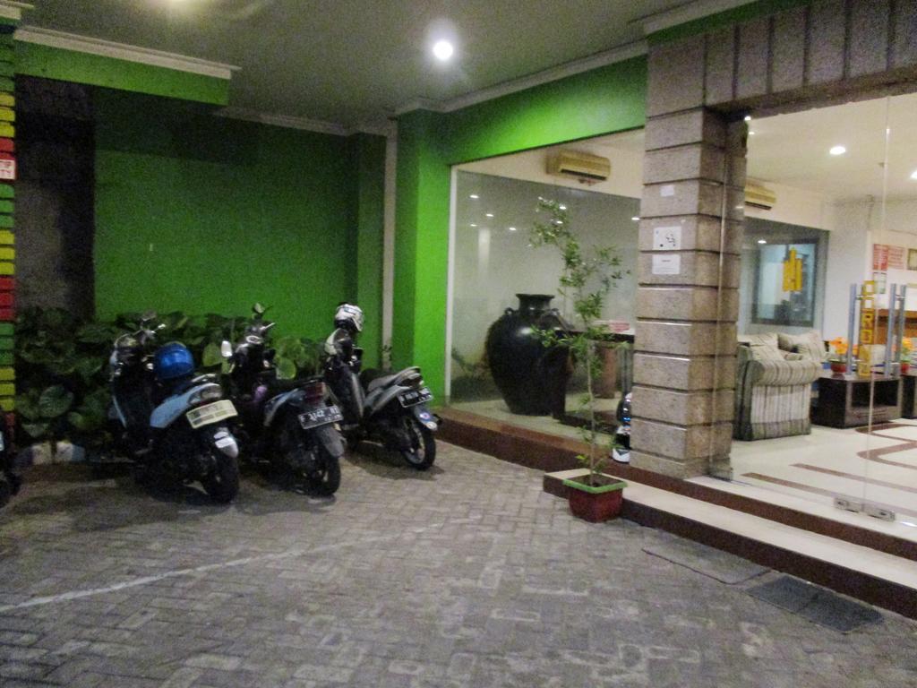 Hotel Caravan Tanah Abang Jakarta Exteriör bild