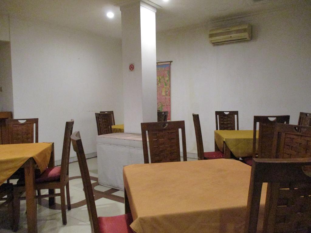 Hotel Caravan Tanah Abang Jakarta Exteriör bild